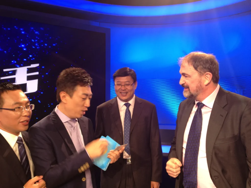 Chris Lonsdale in conversation in Mandarin on CCTV’s 对话 (Dialogue) programme